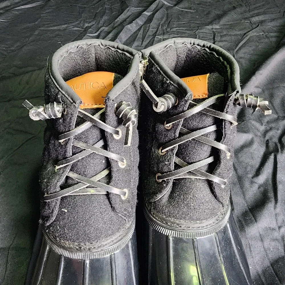 Nautica Woman's Duck Boots Size‎ 8, Black